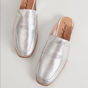 NWT Floor Model Free People At Ease Silver Mules